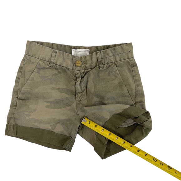 Current/Elliott The Captain Rolled Shorts in Army Camo - Picture 15 of 15